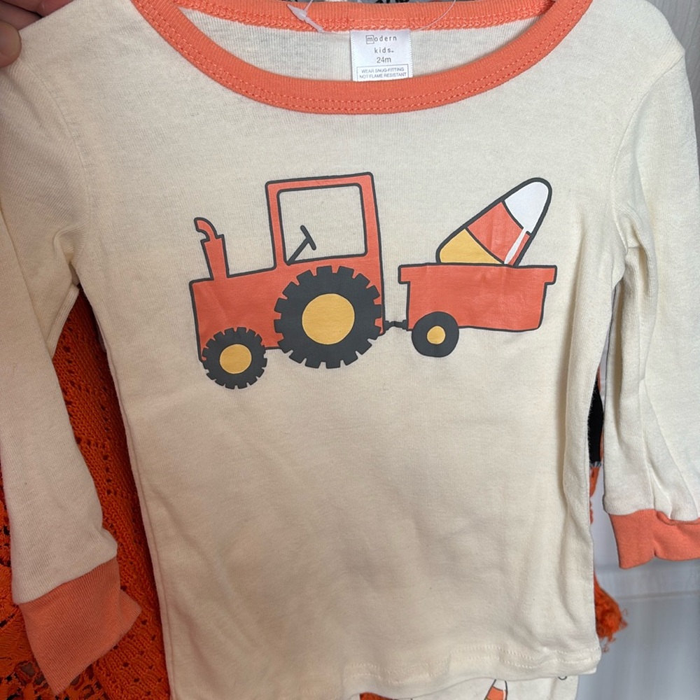 Modern Kids, 24 month, HALLOWEEN long sleeve pajama set, candy corn. Brand new!